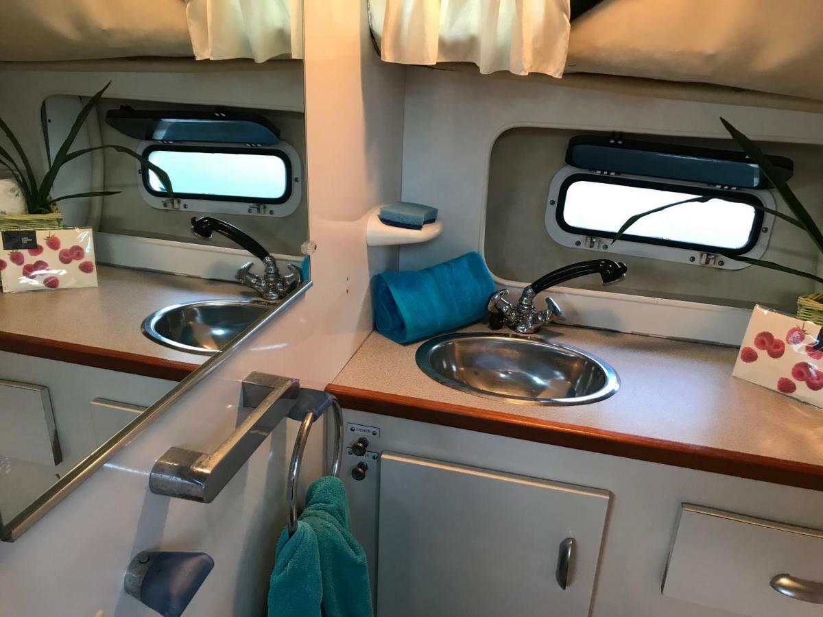 Yacht Experience Barcelona Hotell Sant Adria de Besos Eksteriør bilde